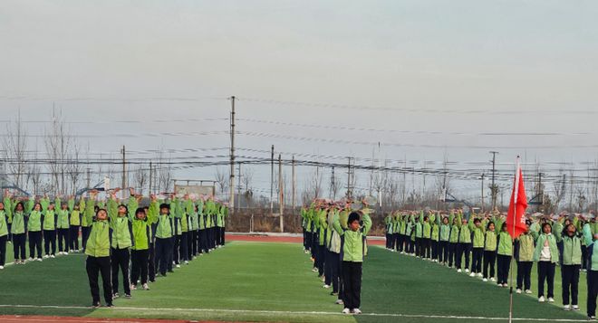乐共享——洋湖乡中学阳光大课间观摩活动bsport体育网站“绳”彩飞扬“羽”(图2)