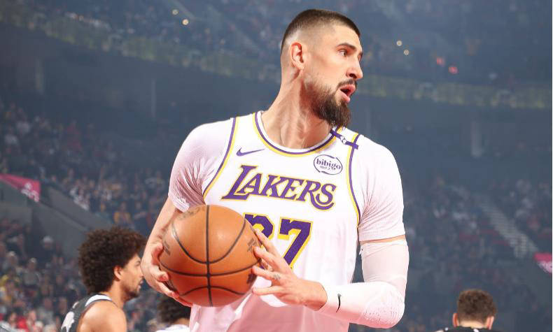 线新援表现低迷篮板保护和护筐能力令人担忧bsports必一体育网页版登录湖人内(图2)