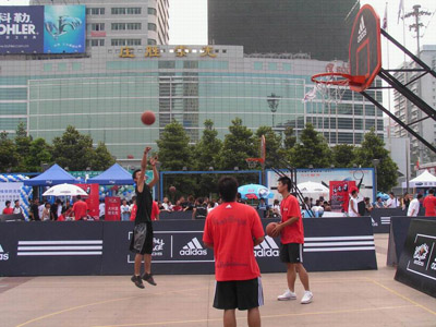 区小记者专栏--街球挑战赛bsport体育入口武汉赛(图1) 区小记者专栏--街球挑战赛bsport体育入口武汉赛(图1)