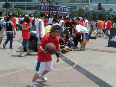 区小记者专栏--街球挑战赛bsport体育入口武汉赛(图3) 区小记者专栏--街球挑战赛bsport体育入口武汉赛(图3)