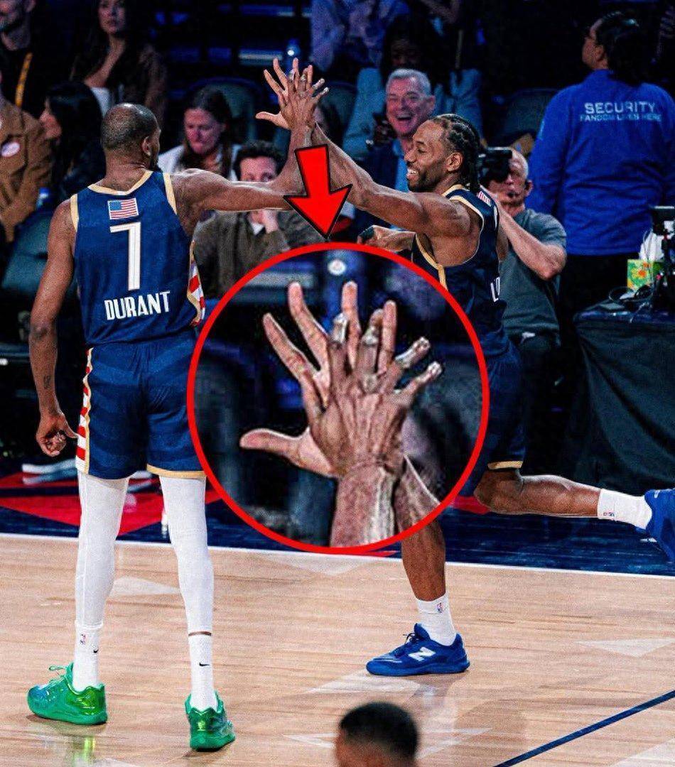 人！看上去相当于KD2倍大史上第9b体育·网站小卡与杜兰特手掌比较吓(图2)